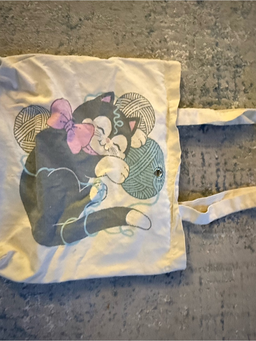 Cute Cat Tote Bag with Yarn Illustration - Pink Bow